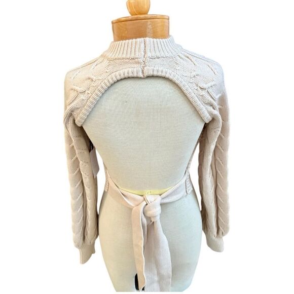 ASTR The Label gorgeous cream backless sweater. XS
NWT - Picture 6 of 10